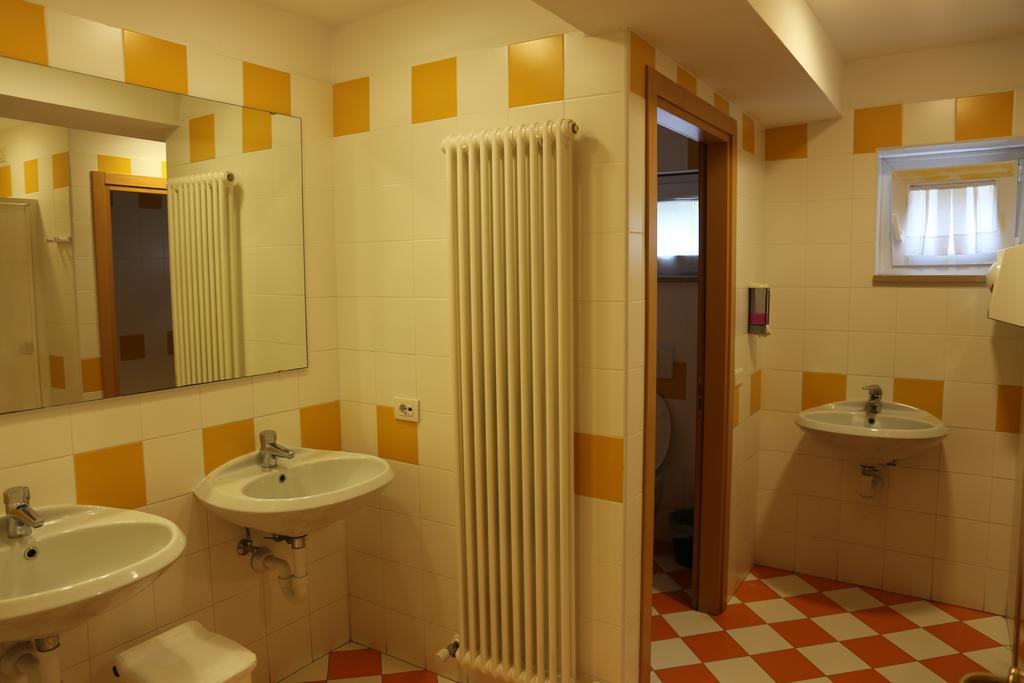 Ostello Della Gioventu Benacus Riva del Garda Extérieur photo